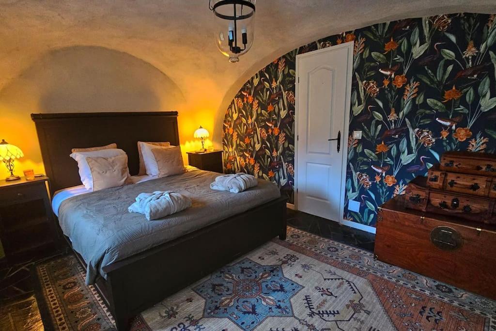 Chalet Exceptional Stone Mountain House