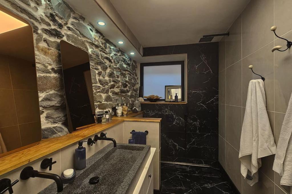 Chalet Exceptional Stone Mountain House