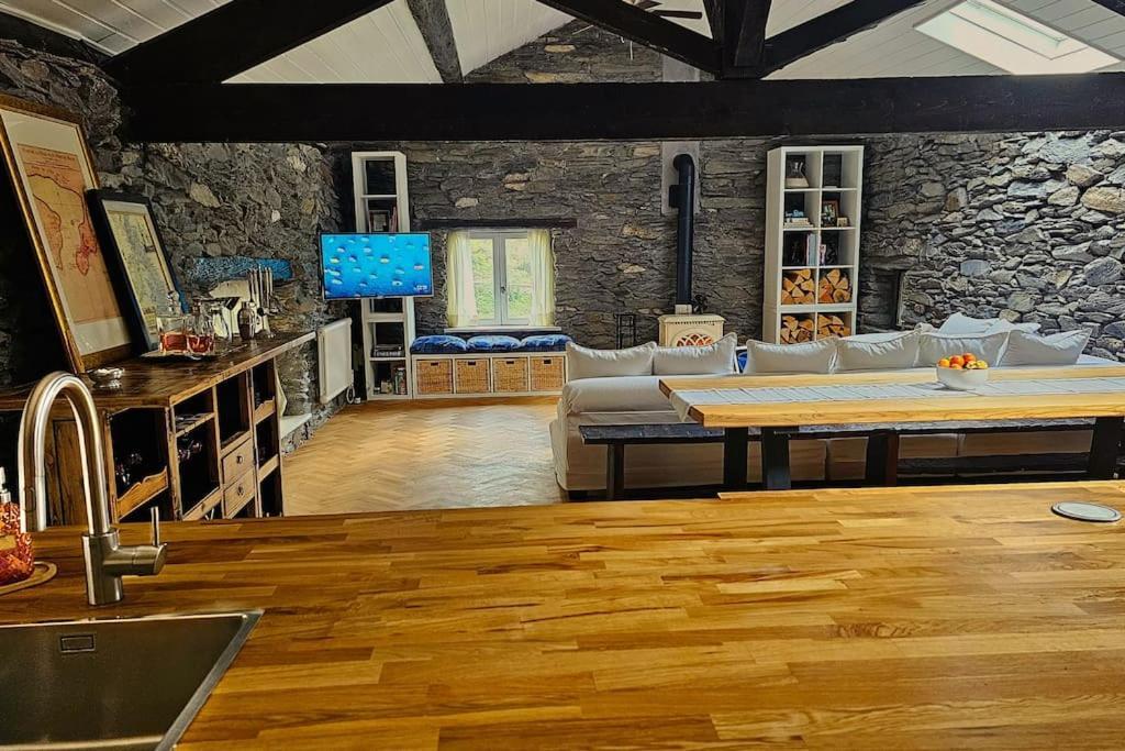 Exceptional Stone Mountain House Chalet
